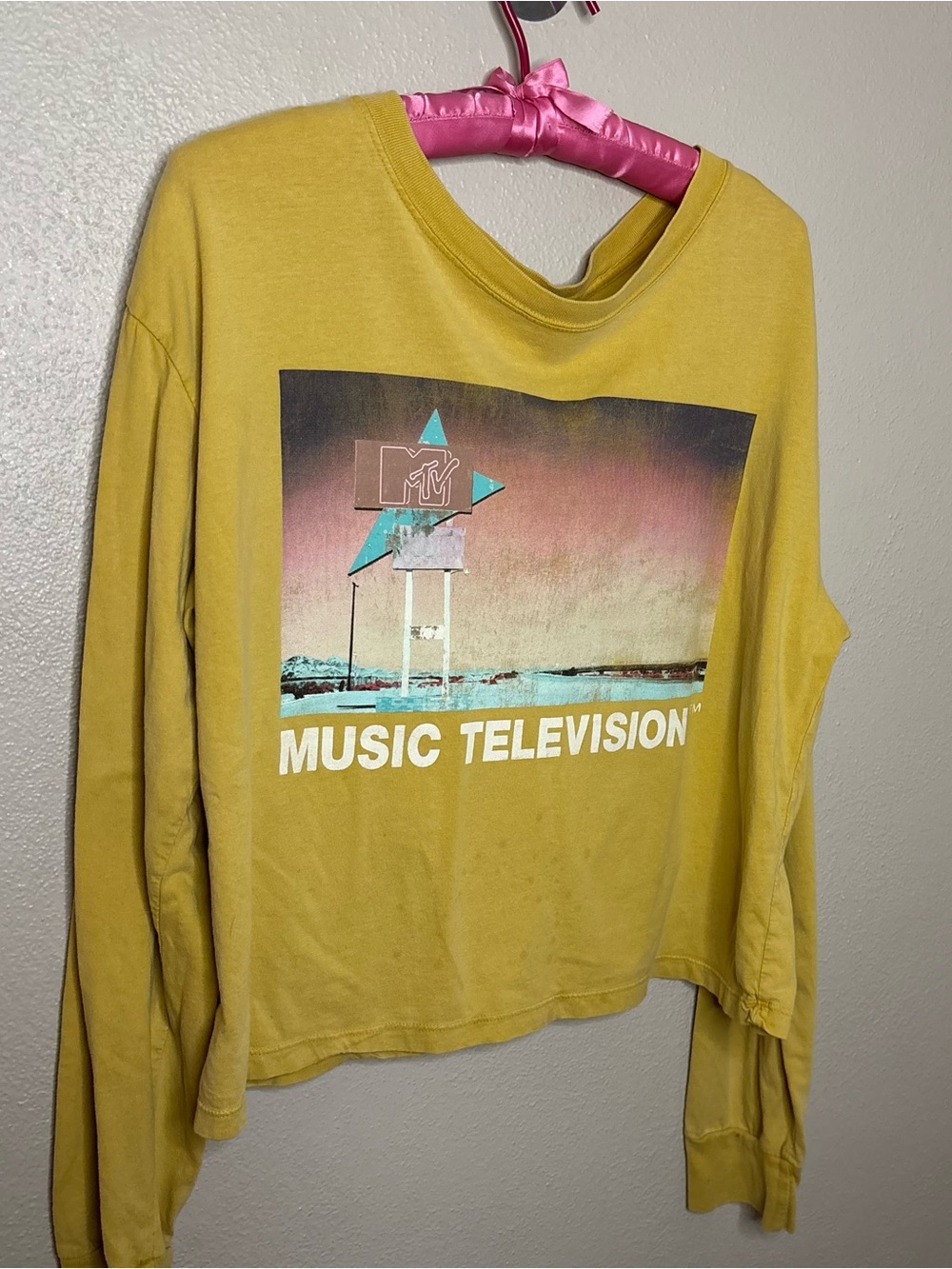 MTV "Music Television" vintage Graphic Long Sleeve Tee - Mustard Yellow medium